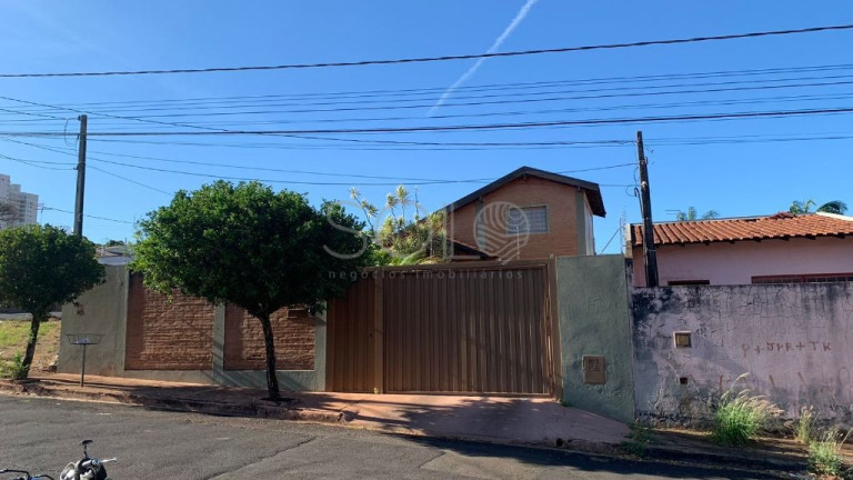 Casa com 2 Quartos à Venda, 300 m² em Centro - Araraquara