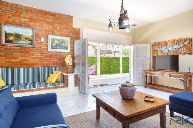 Imagem Casa com 3 Quartos à Venda, 218 m² em Centro - Ubatuba