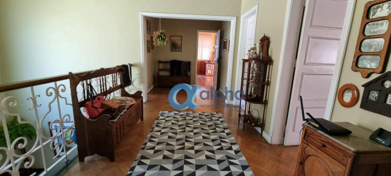 Imagem Casa com 4 Quartos à Venda, 500 m² em Mosela - Petrópolis