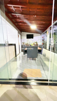Imagem Casa com 3 Quartos à Venda, 250 m²