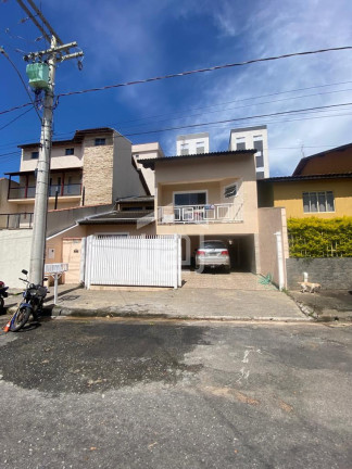 Sobrado com 3 Quartos à Venda, 250 m² em Jardim Das Azaléias - Poços De Caldas