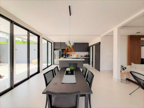 Imagem Casa de Condomínio com 3 Quartos à Venda, 300 m²