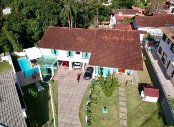 Imagem Casa com 4 Quartos à Venda, 501 m² em Várzea - Teresópolis