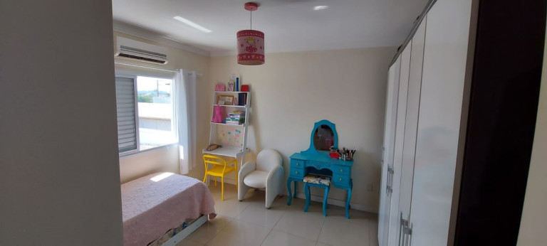 Imagem Casa de Condomínio com 3 Quartos à Venda, em Piracangaguá - Taubaté Imagem Casa de Condomínio com 3 Quartos à Venda, em Piracangaguá - Taubaté