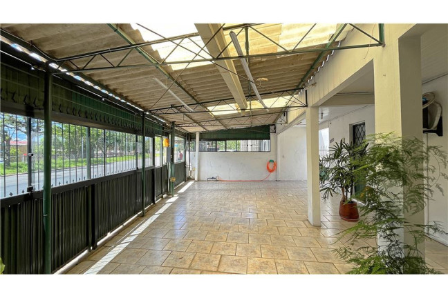 Imagem Casa com 3 Quartos à Venda, em Cristal - Porto Alegre Imagem Casa com 3 Quartos à Venda, em Cristal - Porto Alegre
