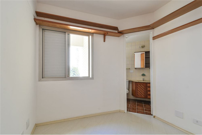 Imagem Imóvel com 1 Quarto à Venda, em Moema - São Paulo Imagem Imóvel com 1 Quarto à Venda, em Moema - São Paulo