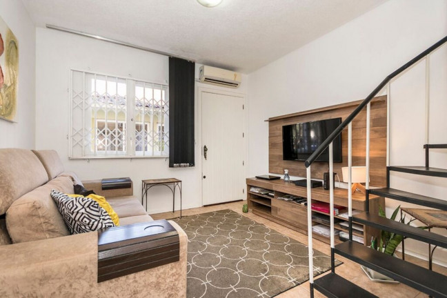 Imagem Imóvel com 3 Quartos à Venda,  em Teresópolis - Porto Alegre