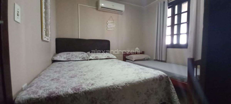 Imagem Casa com 4 Quartos para Temporada, em Bombas - Bombinhas Imagem Casa com 4 Quartos para Temporada, em Bombas - Bombinhas