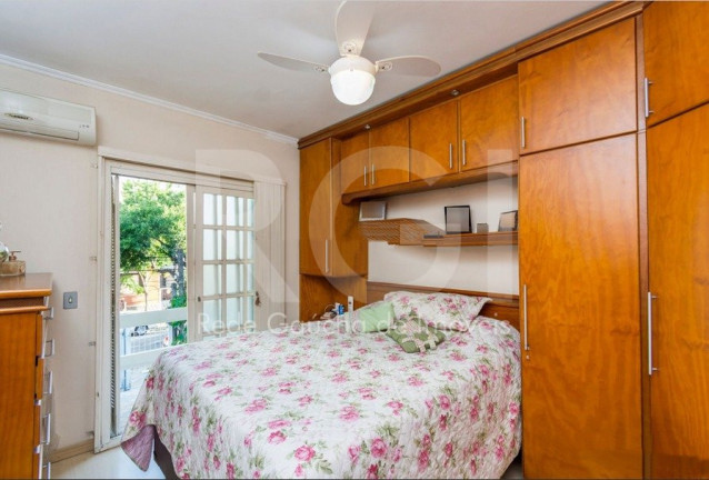 Imagem Casa com 3 Quartos à Venda, 250 m² em Menino Deus - Porto Alegre Imagem Casa com 3 Quartos à Venda, 250 m² em Menino Deus - Porto Alegre