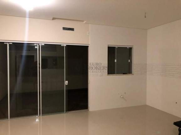 Imagem Sobrado com 3 Quartos à Venda, 250 m² em Centro - Balneário Camboriú Imagem Sobrado com 3 Quartos à Venda, 250 m² em Centro - Balneário Camboriú