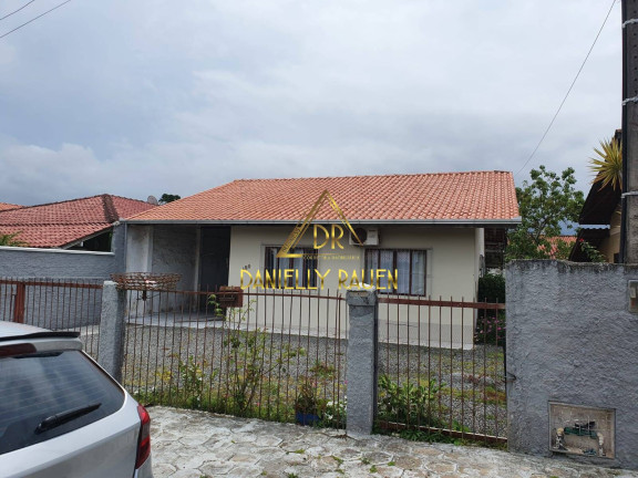 Casa com 3 Quartos à Venda,  em Joinville