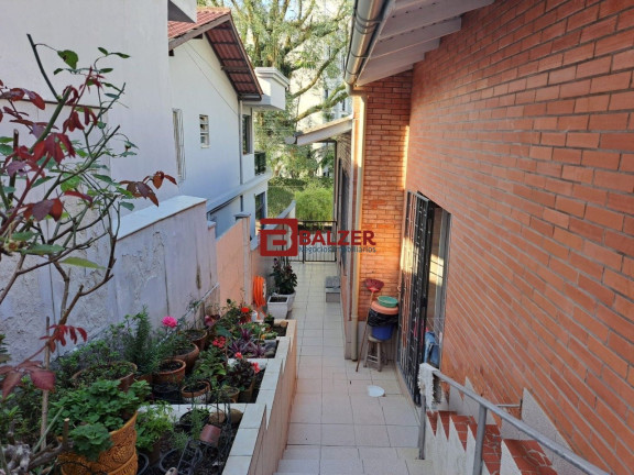 Imagem Casa com 8 Quartos à Venda, 410 m² em Agronômica - Florianópolis Imagem Casa com 8 Quartos à Venda, 410 m² em Agronômica - Florianópolis