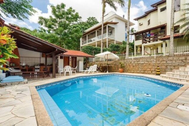 Casa com 4 Quartos à Venda, 385 m² em Centro - Florianópolis