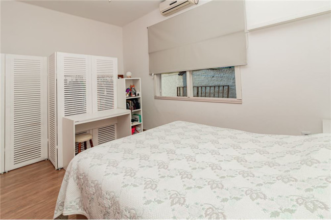 Imagem Casa com 3 Quartos à Venda, em Petrópolis - Porto Alegre Imagem Casa com 3 Quartos à Venda, em Petrópolis - Porto Alegre