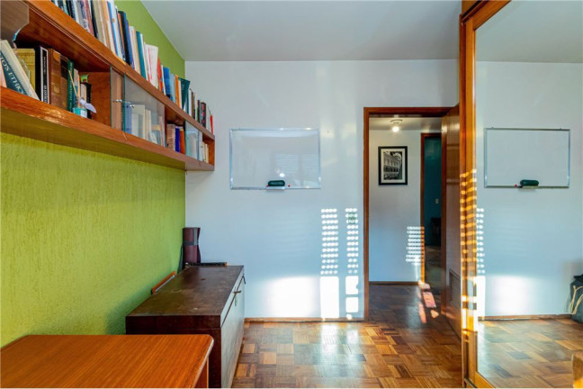 Imagem Imóvel com 3 Quartos à Venda, em Rio Branco - Porto Alegre Imagem Imóvel com 3 Quartos à Venda, em Rio Branco - Porto Alegre