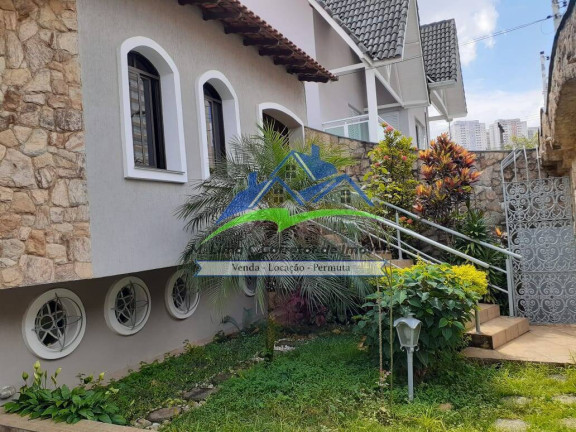 Casa com 3 Quartos à Venda,  em Vila Galvão - Guarulhos