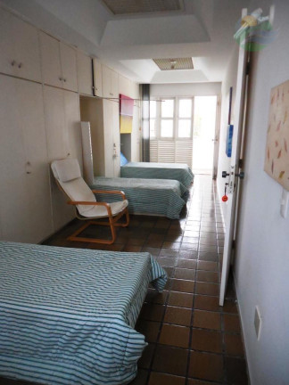 Imagem Casa com 5 Quartos à Venda, 300 m²