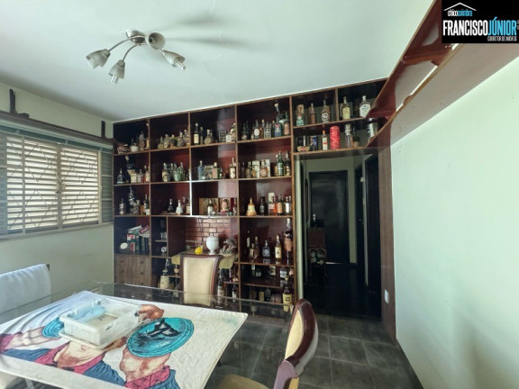 Imagem Casa com 3 Quartos à Venda, 241 m² em Setor Aeroporto - Goiânia