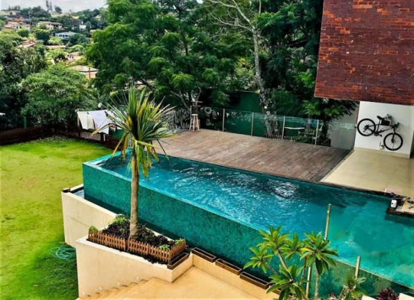 Casa com 4 Quartos para Alugar,  em Vilarejo - Carapicuíba