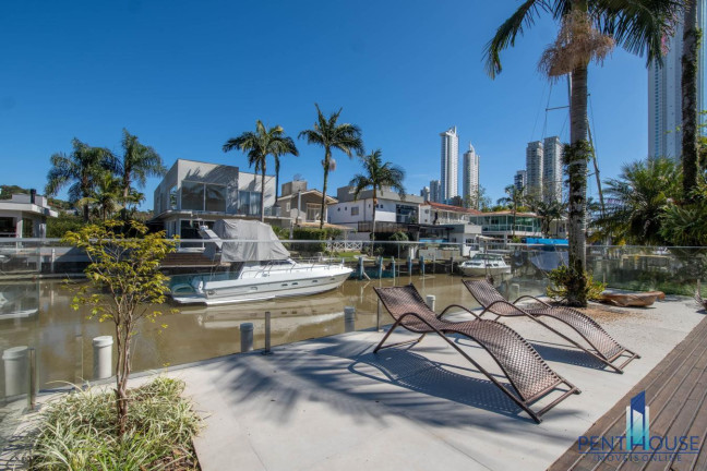 Imagem Casa com 5 Quartos à Venda, 420 m² em Barra - Balneário Camboriú
