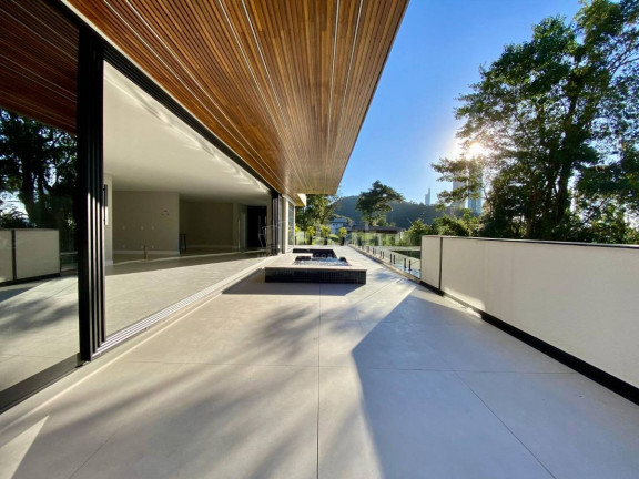 Imagem Sobrado com 4 Quartos à Venda, 432 m² em Barra - Balneário Camboriú Imagem Sobrado com 4 Quartos à Venda, 432 m² em Barra - Balneário Camboriú