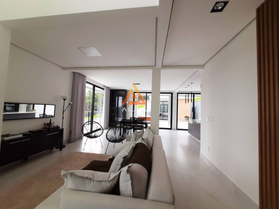 Imagem Casa de Condomínio com 3 Quartos à Venda, 300 m²