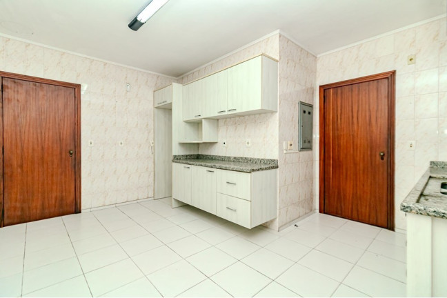 Imagem Casa com 3 Quartos à Venda, em Menino Deus - Porto Alegre Imagem Casa com 3 Quartos à Venda, em Menino Deus - Porto Alegre