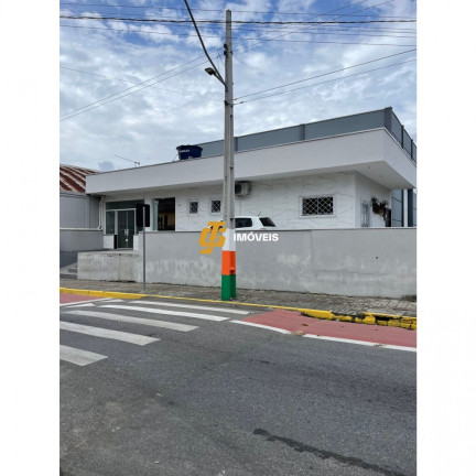 Casa à Venda, 288 m² em Monte Alegre - Camboriú