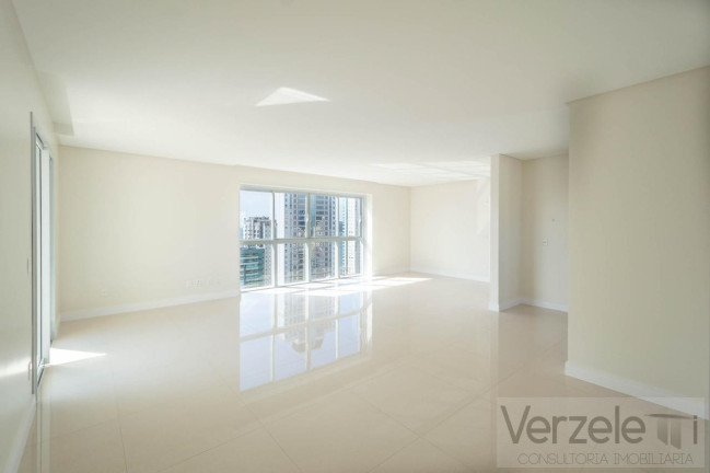 Imagem Apartamento com 4 Quartos à Venda, 146 m² em Centro - Balneário Camboriú Imagem Apartamento com 4 Quartos à Venda, 146 m² em Centro - Balneário Camboriú