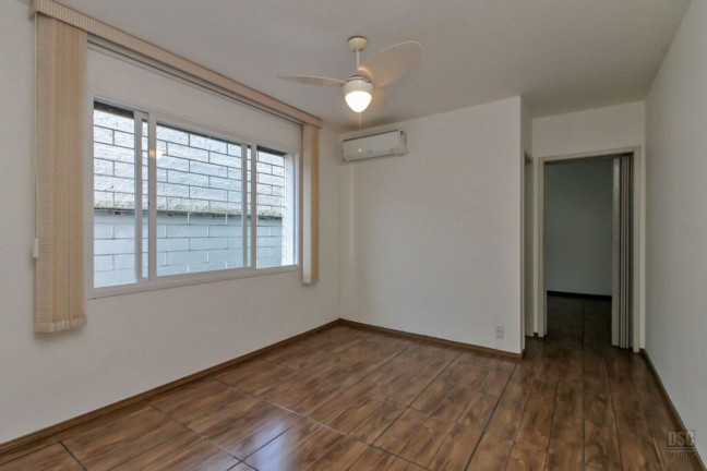 Imagem Imóvel com 1 Quarto à Venda, 38 m² em Camaquã - Porto Alegre Imagem Imóvel com 1 Quarto à Venda, 38 m² em Camaquã - Porto Alegre