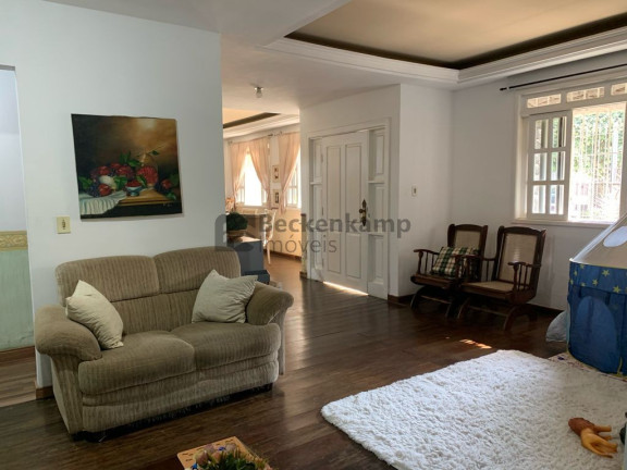 Imagem Casa com 8 Quartos à Venda, em Barreira Cravo - Volta Redonda Imagem Casa com 8 Quartos à Venda, em Barreira Cravo - Volta Redonda