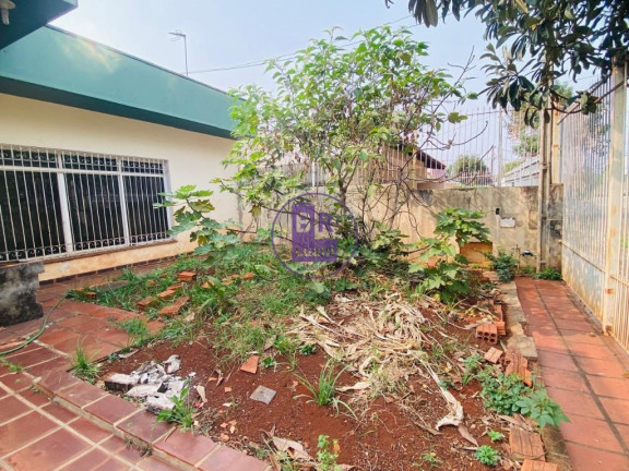 Imagem Casa com 3 Quartos à Venda, 318 m² em Dom Bosco - Londrina