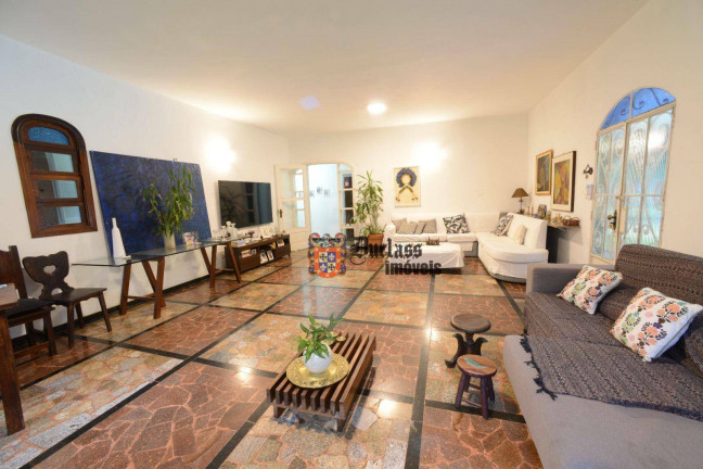 Imagem Casa com 6 Quartos à Venda, 259 m² em Centro - Peruíbe Imagem Casa com 6 Quartos à Venda, 259 m² em Centro - Peruíbe