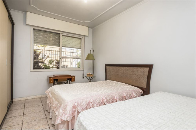 Imagem Casa com 7 Quartos à Venda, em Jardim Itu - Porto Alegre Imagem Casa com 7 Quartos à Venda, em Jardim Itu - Porto Alegre