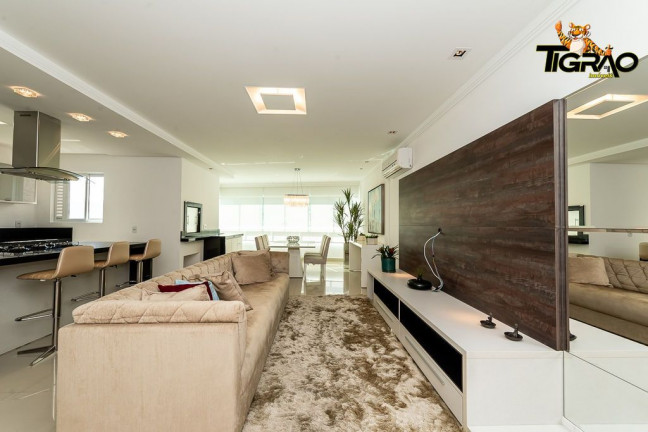 Imagem Apartamento com 3 Quartos à Venda, 130 m² em Centro - Balneário Camboriú Imagem Apartamento com 3 Quartos à Venda, 130 m² em Centro - Balneário Camboriú