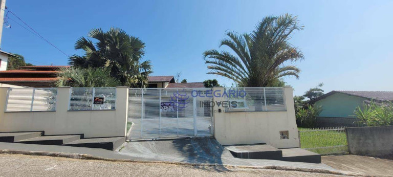 Imagem Sobrado com 6 Quartos à Venda, 350 m² em Praia De Armação Do Itapocorói - Penha Imagem Sobrado com 6 Quartos à Venda, 350 m² em Praia De Armação Do Itapocorói - Penha
