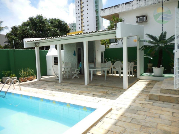 Imagem Casa com 5 Quartos à Venda, 300 m²