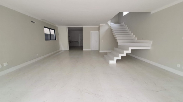 Imagem Casa com 6 Quartos à Venda, 380 m² em Barra Da Tijuca - Rio De Janeiro Imagem Casa com 6 Quartos à Venda, 380 m² em Barra Da Tijuca - Rio De Janeiro
