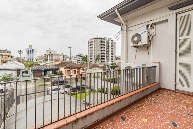 Imagem Casa com 3 Quartos à Venda, 200 m² em Santana - Porto Alegre Imagem Casa com 3 Quartos à Venda, 200 m² em Santana - Porto Alegre
