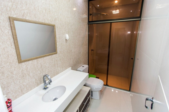 Imagem Casa de Condomínio com 4 Quartos à Venda, 380 m² em Ipanema - Porto Alegre