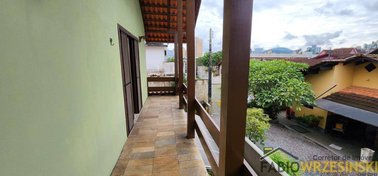 Imagem Sobrado com 4 Quartos para Alugar, 200 m² em Anita Garibaldi - Joinville