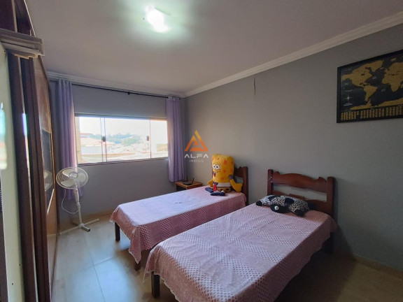 Imagem Casa com 4 Quartos à Venda, 300 m²