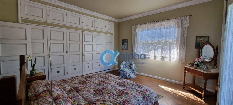 Imagem Casa com 4 Quartos à Venda, 500 m² em Mosela - Petrópolis