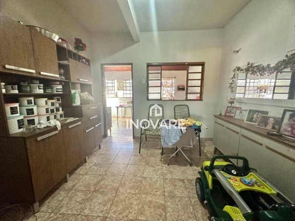 Imagem Casa com 3 Quartos à Venda, 220 m² em Alvorada - Araporã