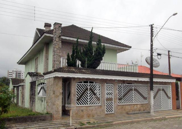 Casa com 7 Quartos à Venda,  em Bal Stella Maris - Peruíbe