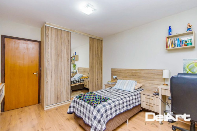Imagem Sobrado com 3 Quartos à Venda, 232 m² em Capão Da Imbuia - Curitiba