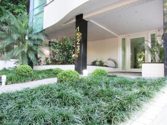 Imagem Imóvel com 3 Quartos à Venda, 395 m² em Auxiliadora - Porto Alegre Imagem Imóvel com 3 Quartos à Venda, 395 m² em Auxiliadora - Porto Alegre