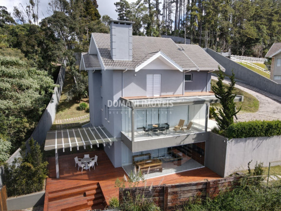 Casa com 4 Quartos à Venda, 350 m² em Região Do Alto Do Capivari - Campos Do Jordão