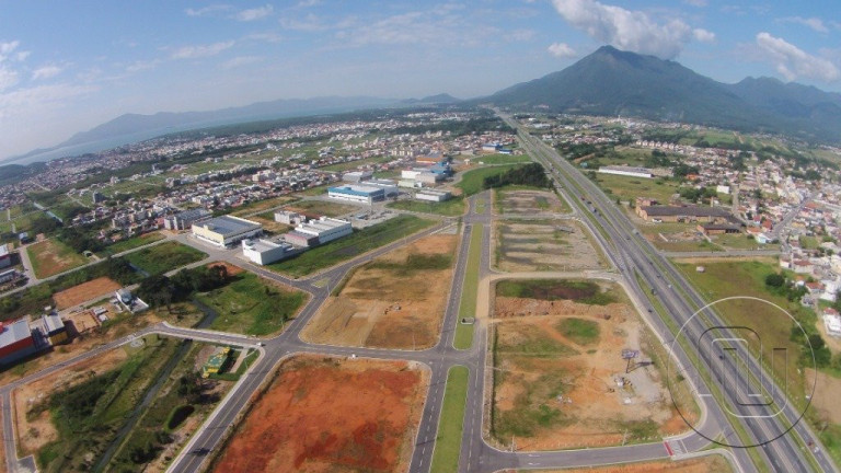 Imagem Terreno à Venda, 600 m² em Barra Do Aririú - Palhoça Imagem Terreno à Venda, 600 m² em Barra Do Aririú - Palhoça