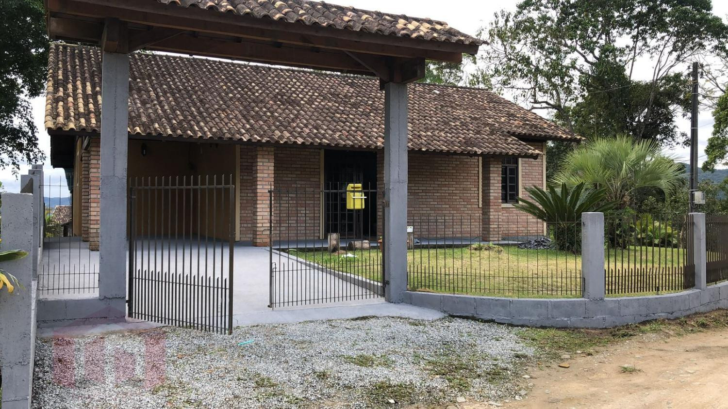 Imóvel com 2 Quartos à Venda, 1.800 m²